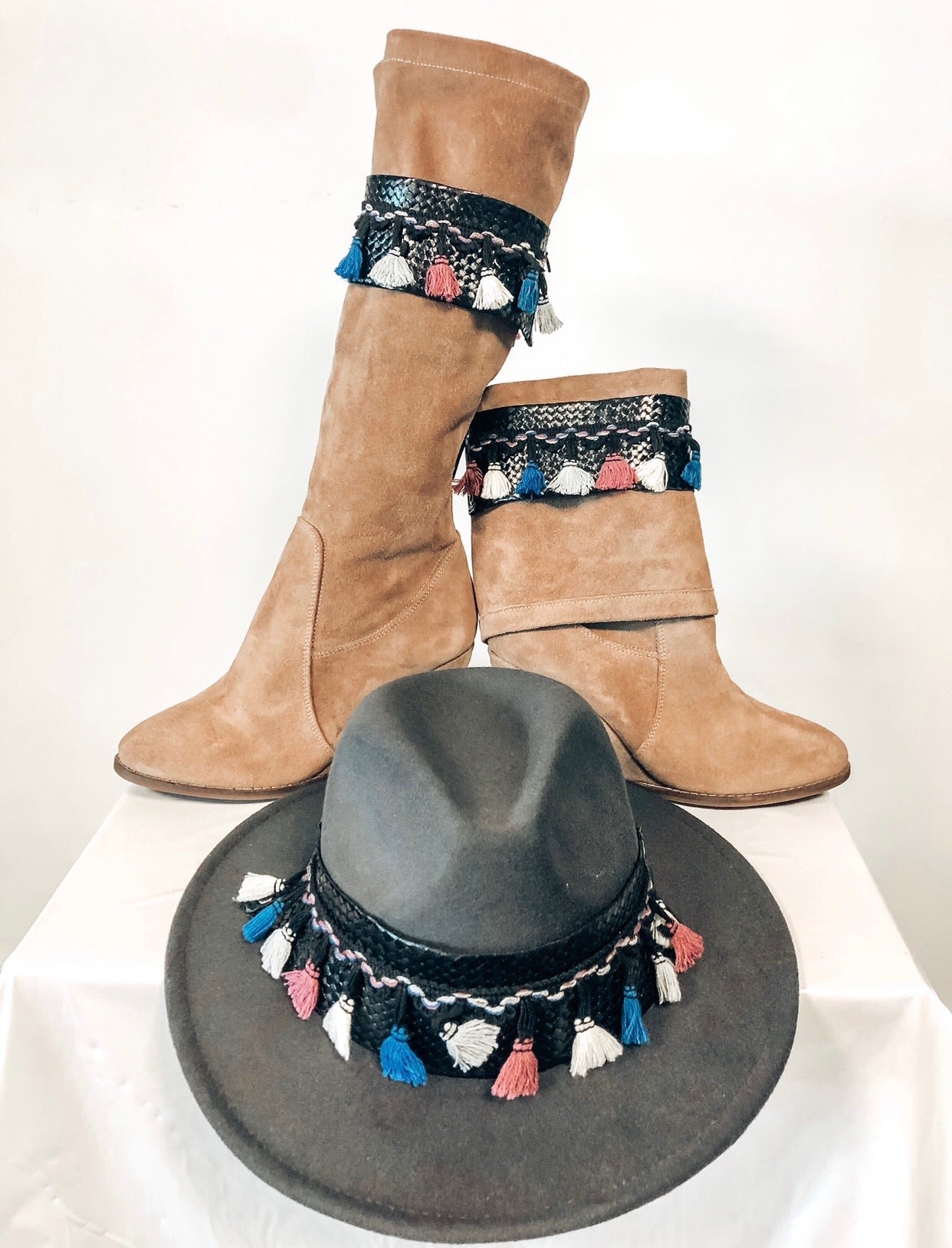 SPECIAL DISCOUNT BOOTS & HAT